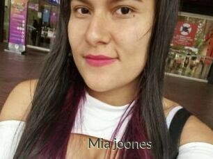 Mia_joones